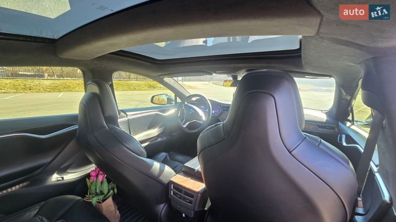 Ліфтбек Tesla Model S 2016 в Луцьку