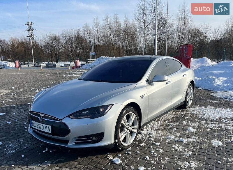 Лифтбек Tesla Model S 2013 в Львове
