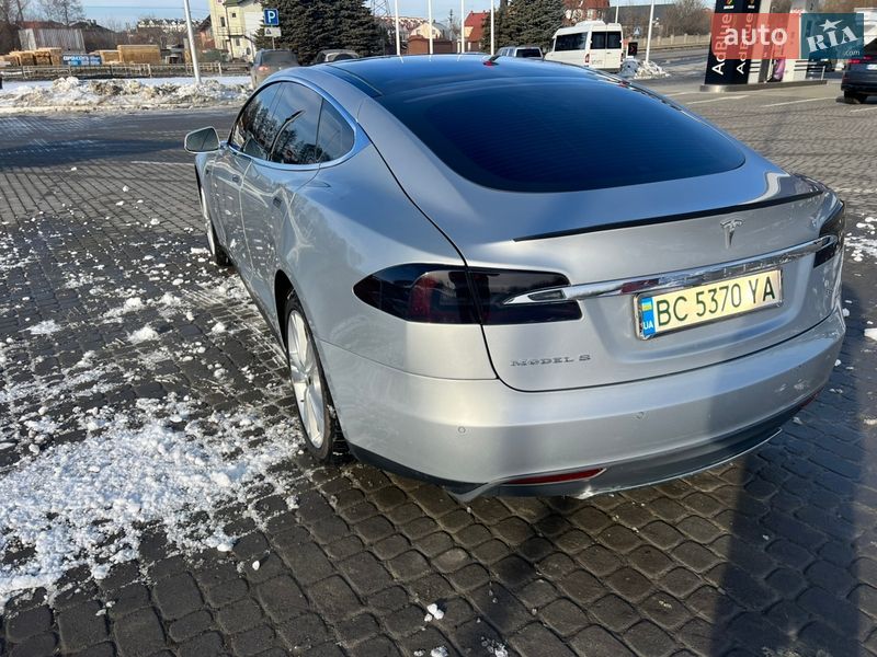 Лифтбек Tesla Model S 2013 в Львове
