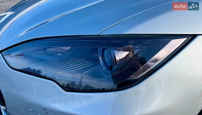 Лифтбек Tesla Model S 2013 в Львове