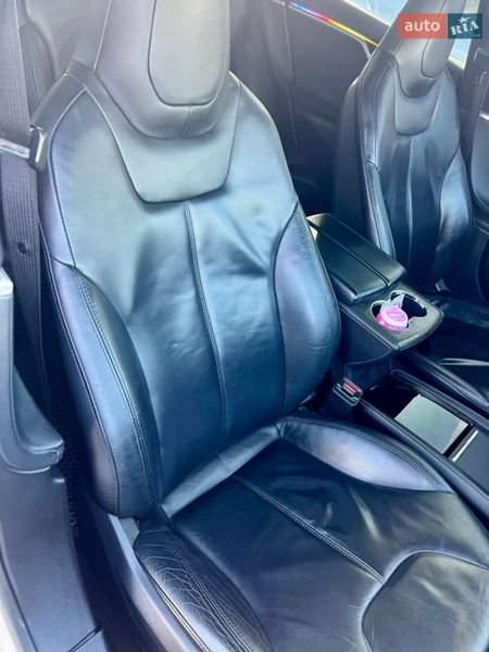 Лифтбек Tesla Model S 2013 в Львове