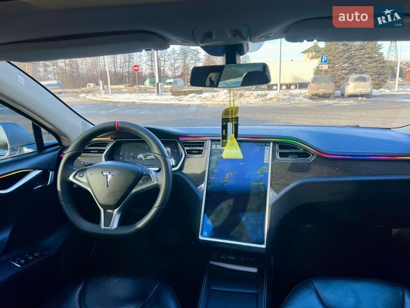 Лифтбек Tesla Model S 2013 в Львове