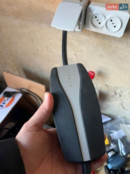 Лифтбек Tesla Model S 2013 в Львове