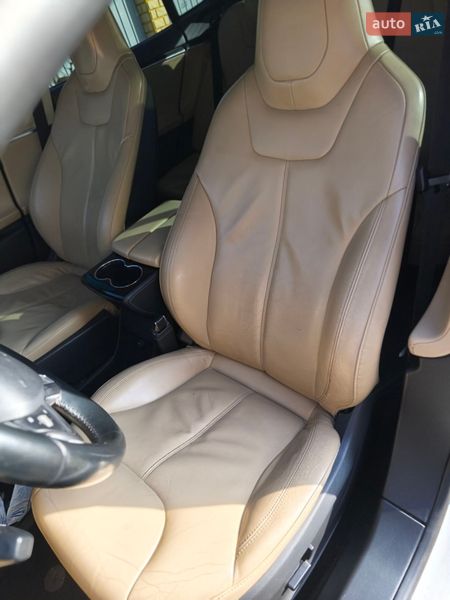 Лифтбек Tesla Model S 2014 в Львове