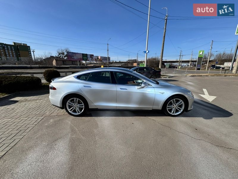 Ліфтбек Tesla Model S 2014 в Луцьку