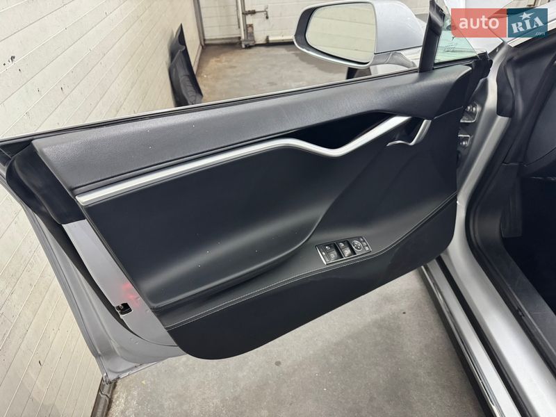 Ліфтбек Tesla Model S 2014 в Луцьку