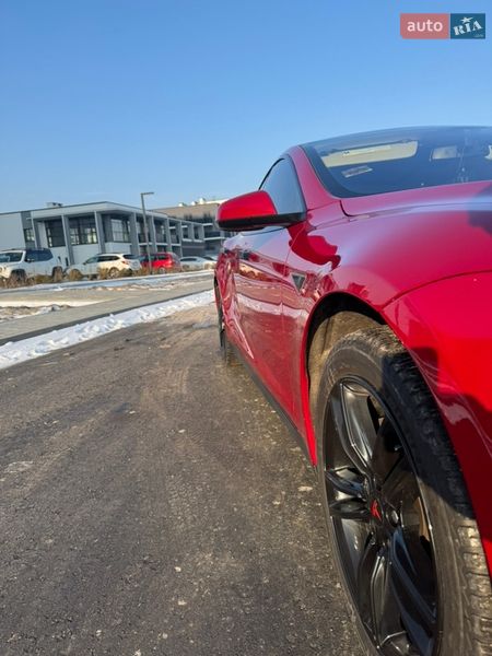 Ліфтбек Tesla Model S 2014 в Черкасах фото 17 Ліфтбек Tesla Model S 2014 в Черкасах