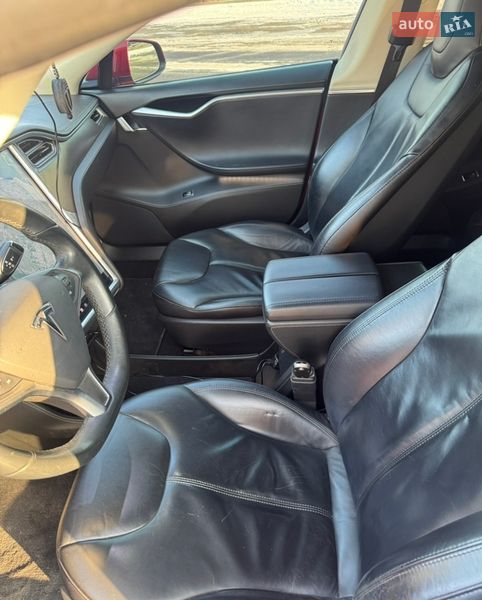 Ліфтбек Tesla Model S 2014 в Черкасах фото 23 Ліфтбек Tesla Model S 2014 в Черкасах