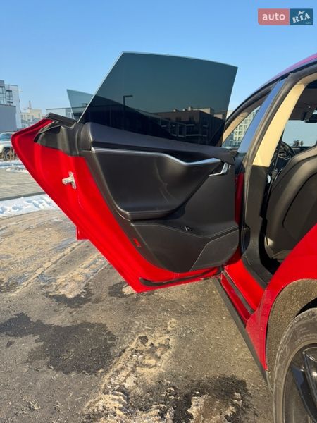 Ліфтбек Tesla Model S 2014 в Черкасах фото 34 Ліфтбек Tesla Model S 2014 в Черкасах