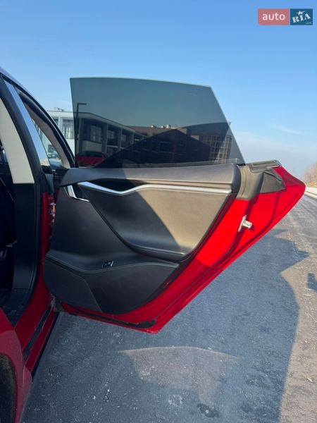 Ліфтбек Tesla Model S 2014 в Черкасах фото 33 Ліфтбек Tesla Model S 2014 в Черкасах
