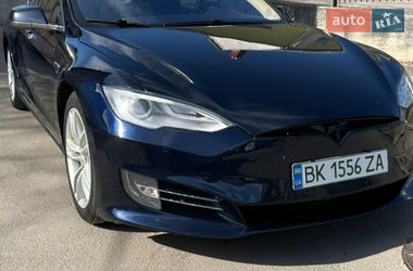 Лифтбек Tesla Model S 2015 в Львове