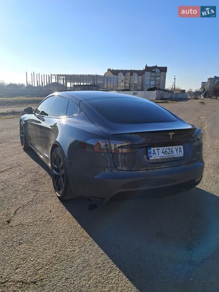 Лифтбек Tesla Model S 2021 в Коломые