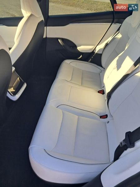 Лифтбек Tesla Model S 2021 в Коломые