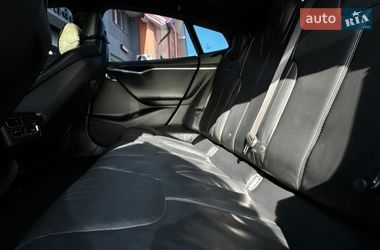 Ліфтбек Tesla Model S 2013 в Львові