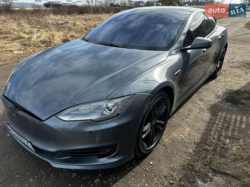 Лифтбек Tesla Model S 2013 в Львове