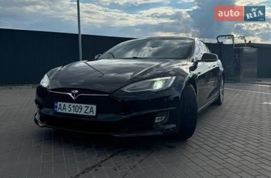 Ліфтбек Tesla Model S 2015 в Львові
