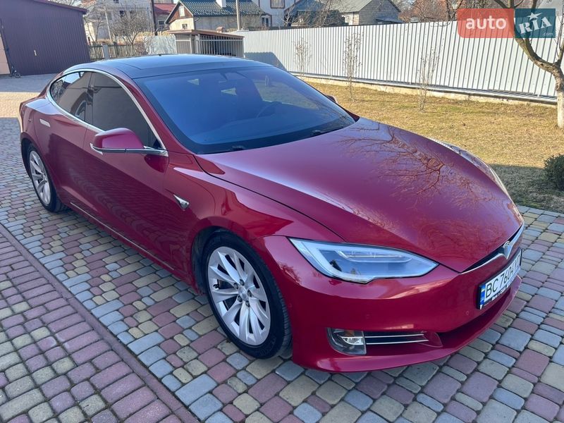 Лифтбек Tesla Model S 2016 в Львове