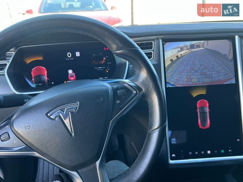 Лифтбек Tesla Model S 2016 в Львове