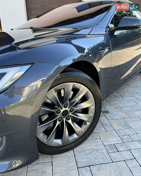 Ліфтбек Tesla Model S 2016 в Івано-Франківську