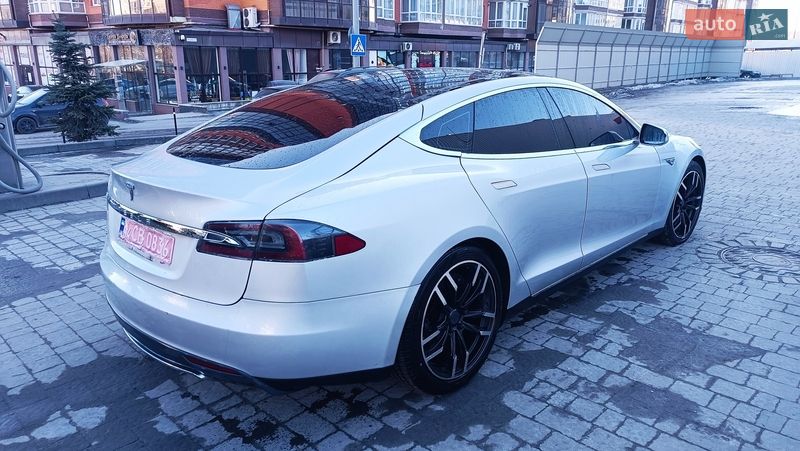 Лифтбек Tesla Model S 2013 в Львове