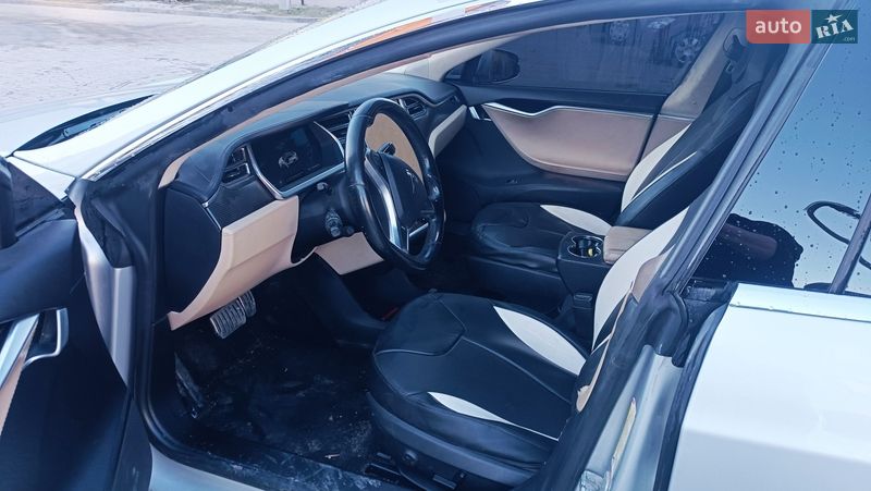 Лифтбек Tesla Model S 2013 в Львове
