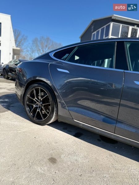Лифтбек Tesla Model S 2015 в Виннице