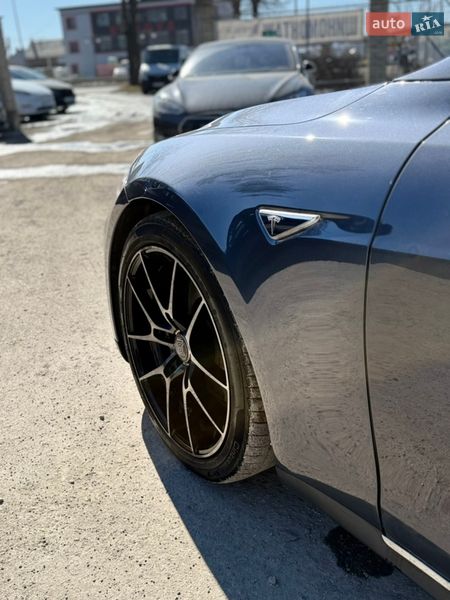 Лифтбек Tesla Model S 2015 в Виннице