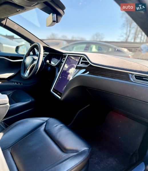 Лифтбек Tesla Model S 2015 в Виннице