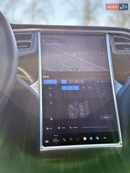 Лифтбек Tesla Model S 2015 в Виннице