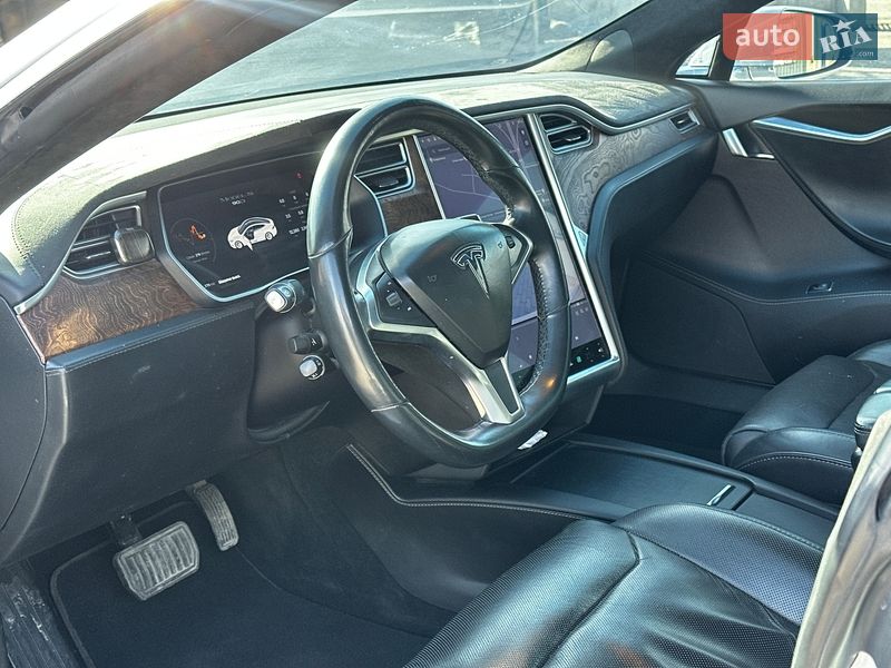 Ліфтбек Tesla Model S 2016 в Львові
