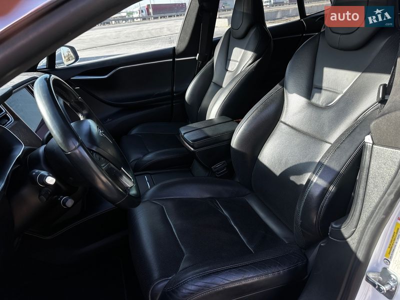 Ліфтбек Tesla Model S 2016 в Львові