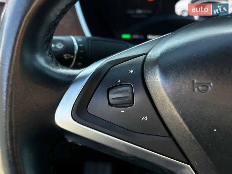 Ліфтбек Tesla Model S 2016 в Львові