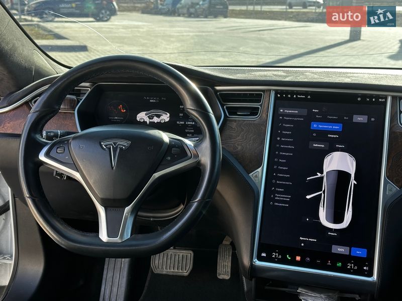 Ліфтбек Tesla Model S 2016 в Львові