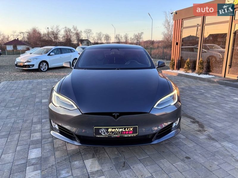 Лифтбек Tesla Model S 2017 в Коломые