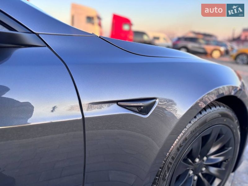 Лифтбек Tesla Model S 2017 в Коломые