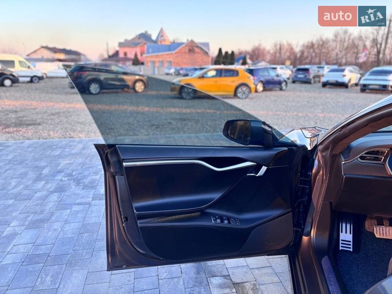 Лифтбек Tesla Model S 2017 в Коломые