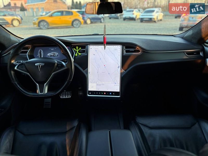 Лифтбек Tesla Model S 2017 в Коломые