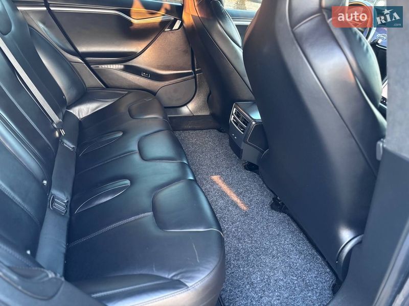 Лифтбек Tesla Model S 2017 в Коломые