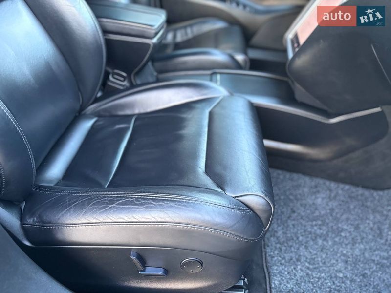 Лифтбек Tesla Model S 2017 в Коломые