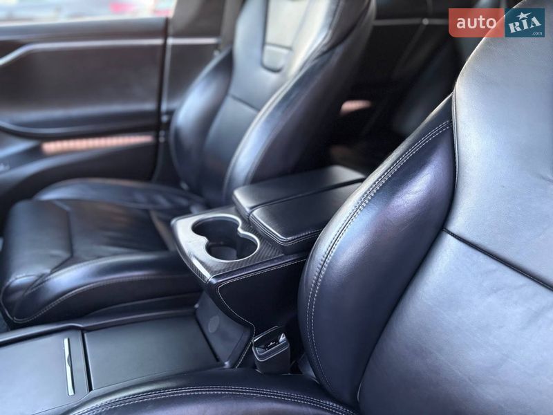 Лифтбек Tesla Model S 2017 в Коломые