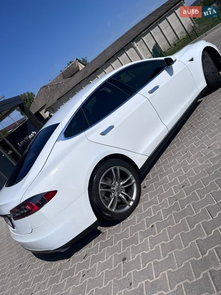 Ліфтбек Tesla Model S 2014 в Шумську