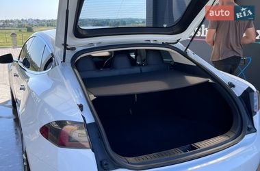 Ліфтбек Tesla Model S 2014 в Шумську