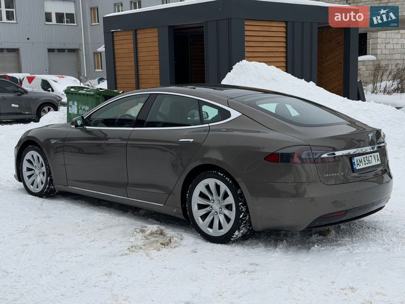 Ліфтбек Tesla Model S 2016 в Житомирі