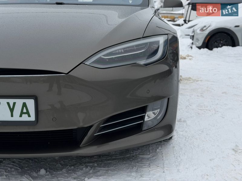 Ліфтбек Tesla Model S 2016 в Житомирі