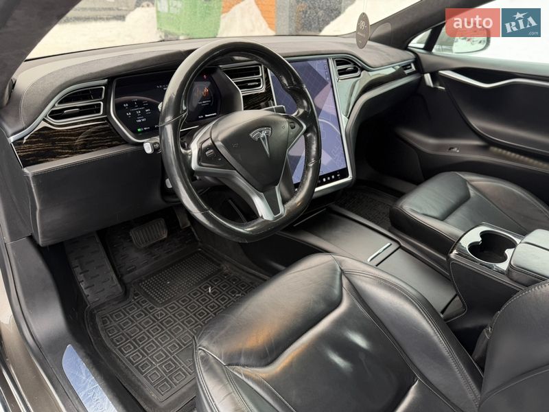 Ліфтбек Tesla Model S 2016 в Житомирі