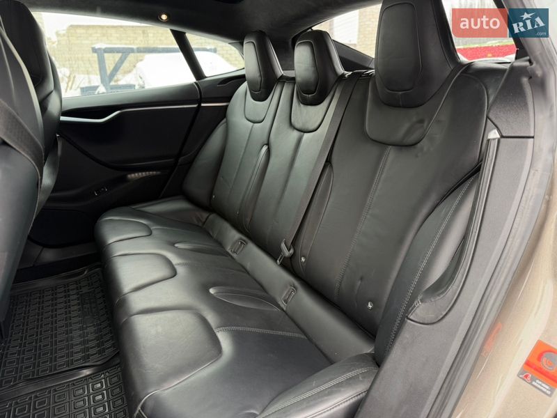 Ліфтбек Tesla Model S 2016 в Житомирі