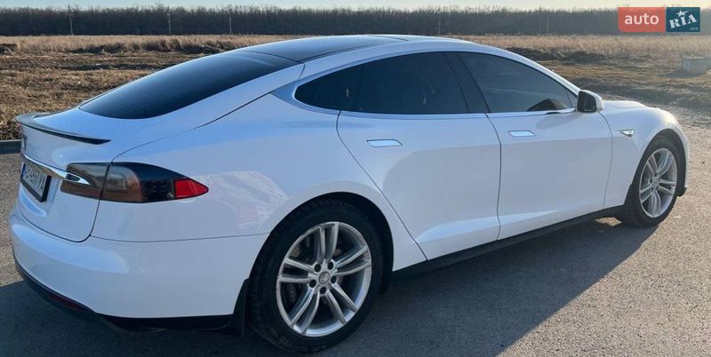 Ліфтбек Tesla Model S 2012 в Вінниці