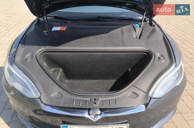 Лифтбек Tesla Model S 2017 в Львове
