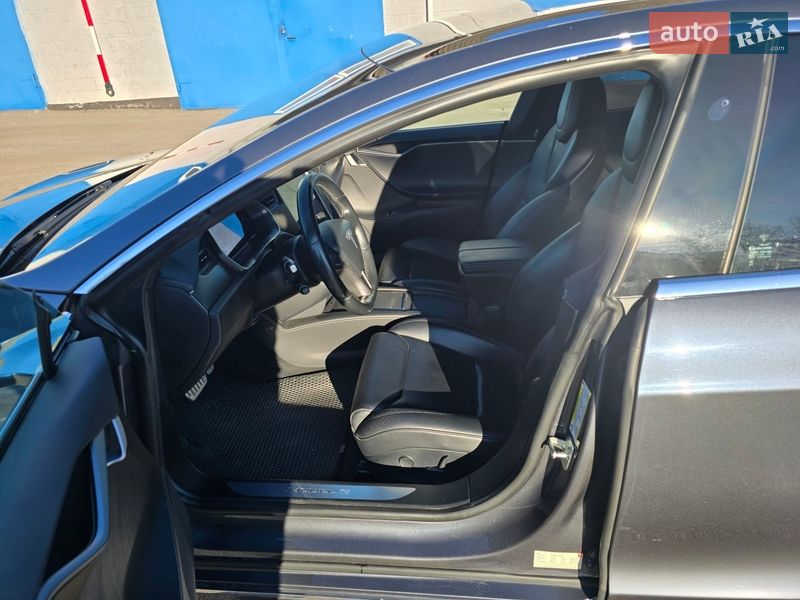 Лифтбек Tesla Model S 2018 в Кропивницком