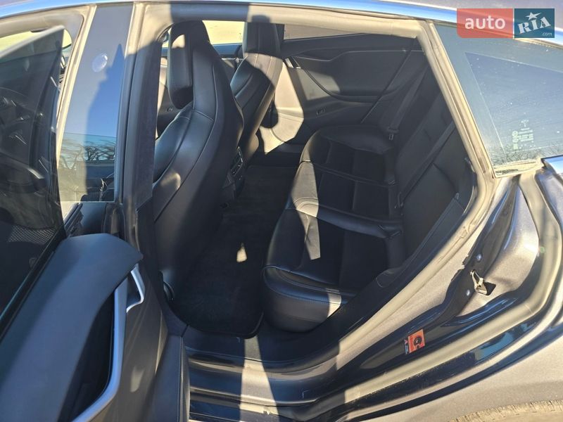 Лифтбек Tesla Model S 2018 в Кропивницком